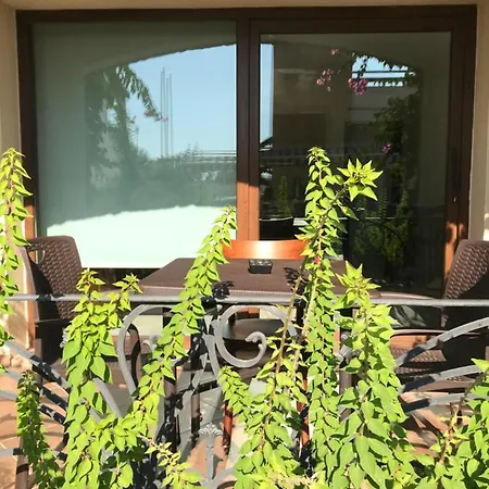 Denize 300m Deniz Manzarali Havuzlu 2+1 Daire Appartamento