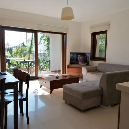 Denize 300m Deniz Manzarali Havuzlu 2+1 Daire Bodrum